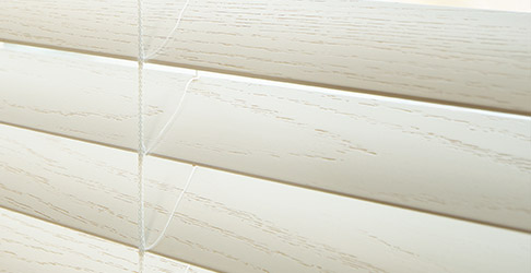 木の質感を楽しむ「グレインホワイト」